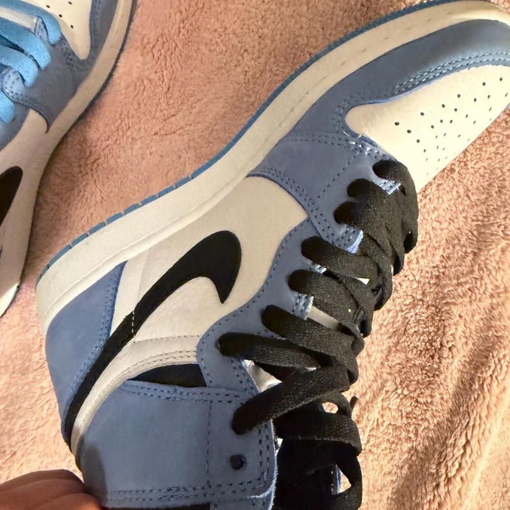 Air Jordan 1 Retro High White University Blue Black GS